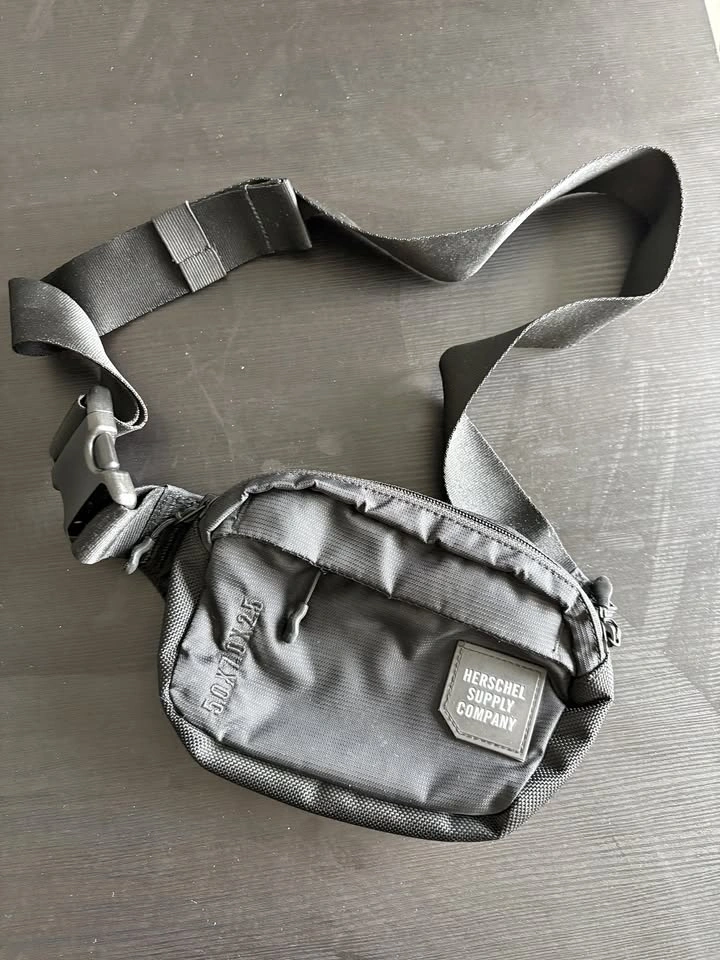 Herschel Supply Co. Tour Hip Pack (Small)