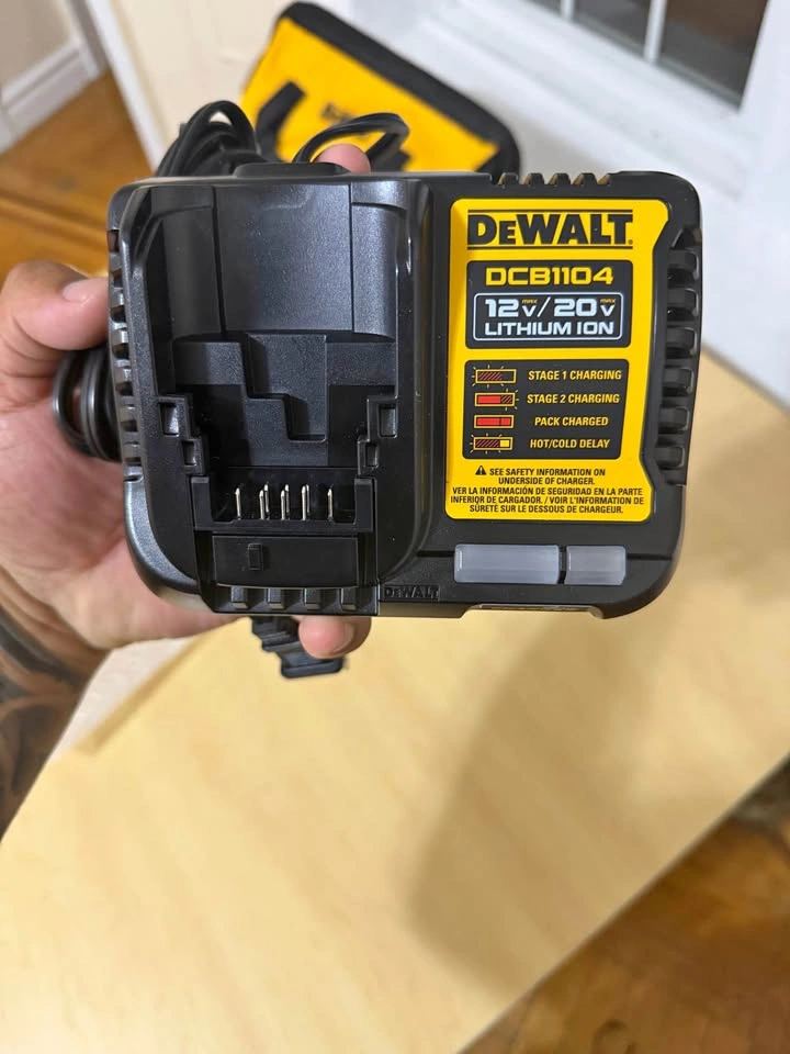 DEWALT DCB1104 12V/20V MAX Fast Charger