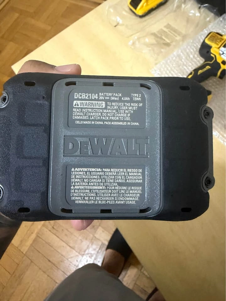 DeWalt 20V MAX XR 4.0 Ah Battery (DCB2104) - photo 4