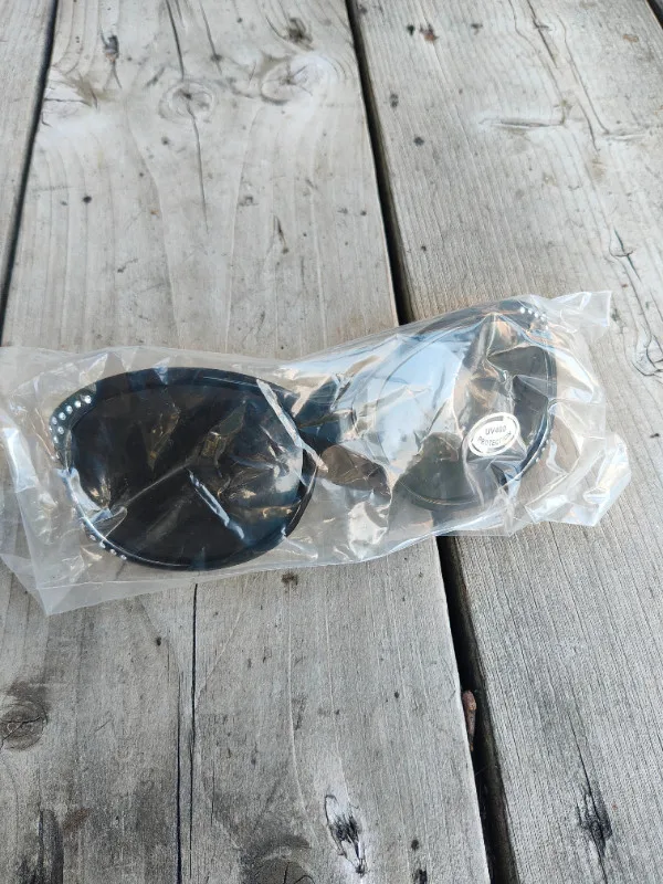 Sunglasses for sale image indicator(3)