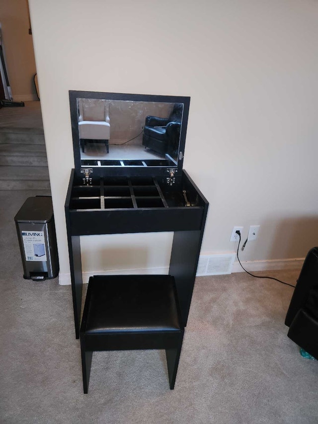 Makeup Table