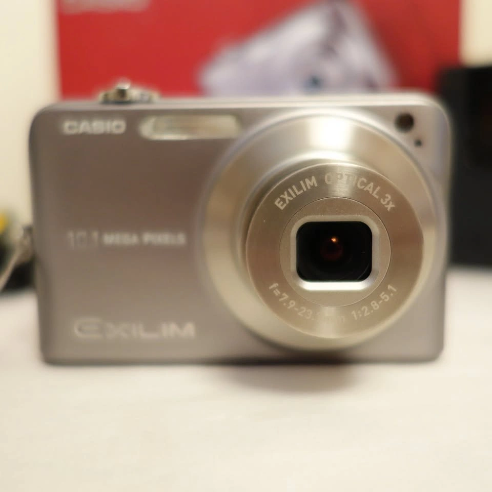Like New Slim Casio Exilim EX-Z1080 10.1MP Digital Camera - photo 3
