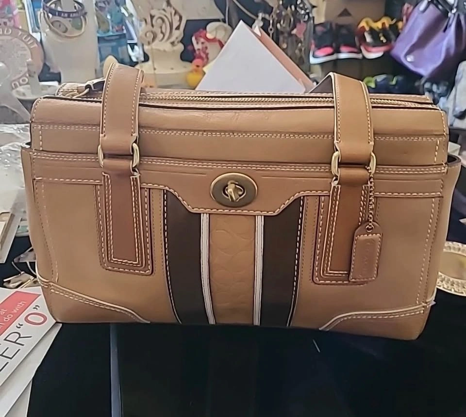 Coach Vintage Embossed Leather Hampton Striped Shoulder Bag - photo 3