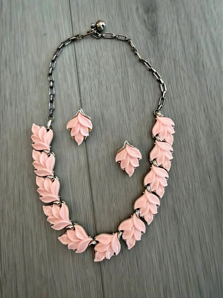 Vintage 1950’s Baby Pink Thermoset Leaf Necklace Earring Set