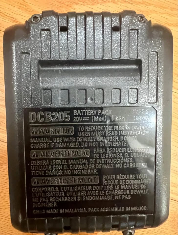 DEWALT Battery 20V MAX(5AH) - photo 3