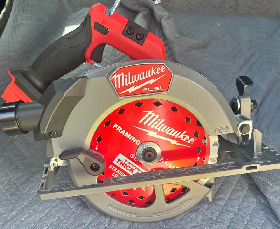 Milwaukee M18 FUEL 18V Brushless 7-1/4 in. Circular Saw