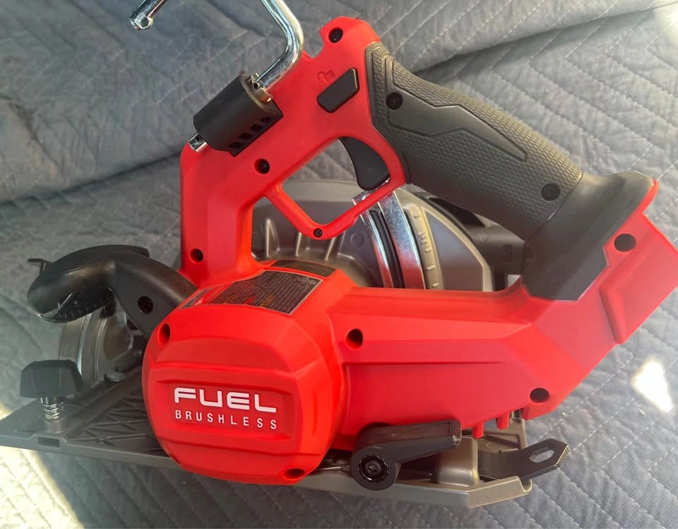 Milwaukee M18 FUEL 18V Brushless 7-1/4 in. Circular Saw - photo 4