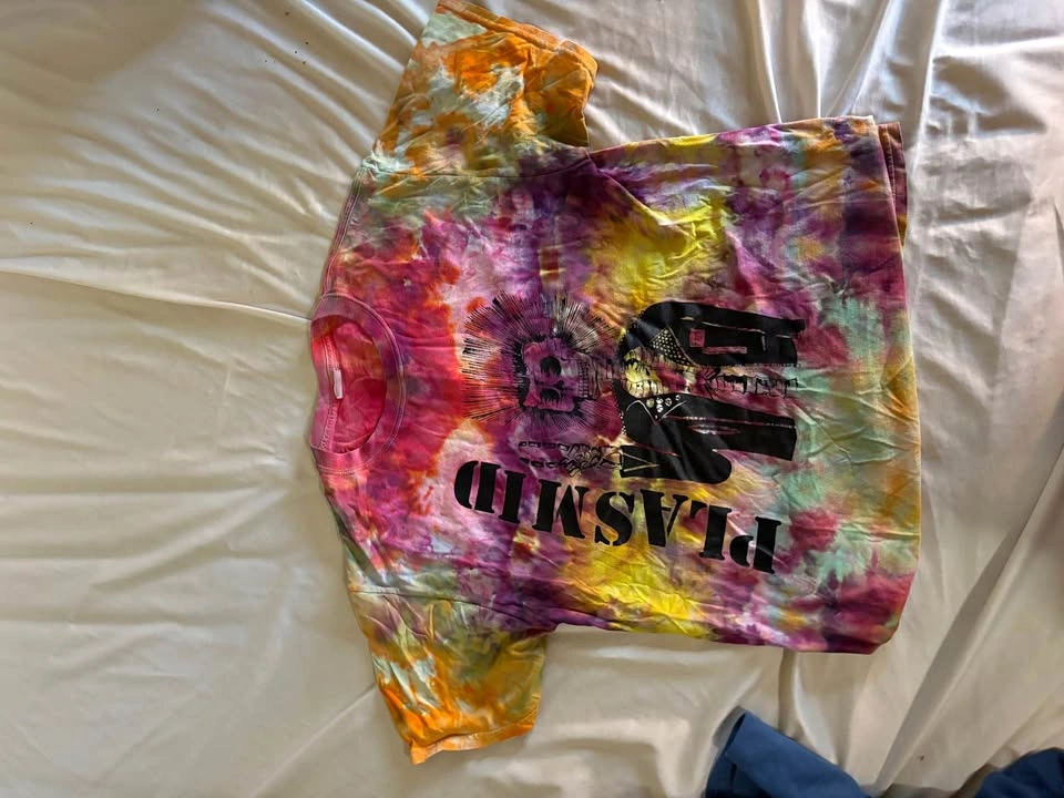 Vintage tie-dye graphic t shirt