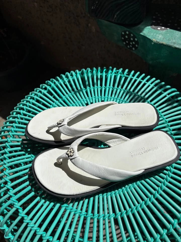 Y2K vintage sandals/flip flops - photo 4