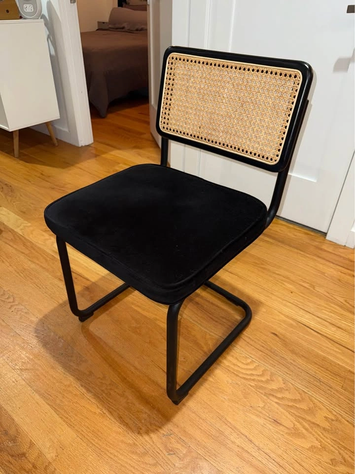 White Tulip Table and 4 Black Rattan Chairs - photo 3