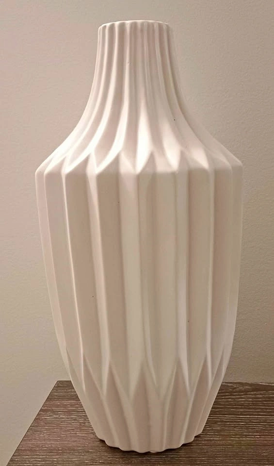 Ribbed White vase