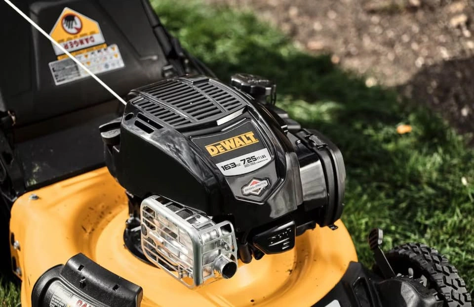 DEWALT 21 in. Low Wheel Self-Propelled RWD Gas Mower - photo 3
