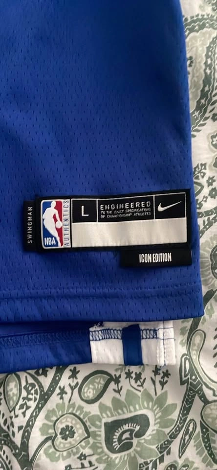 Stephen Curry Jersey in a size large - photo 3