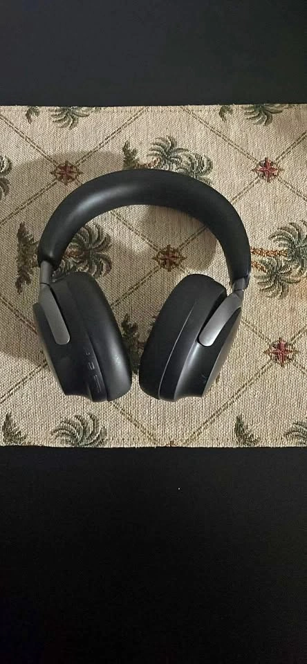 Wireless black headphones with charger and bag