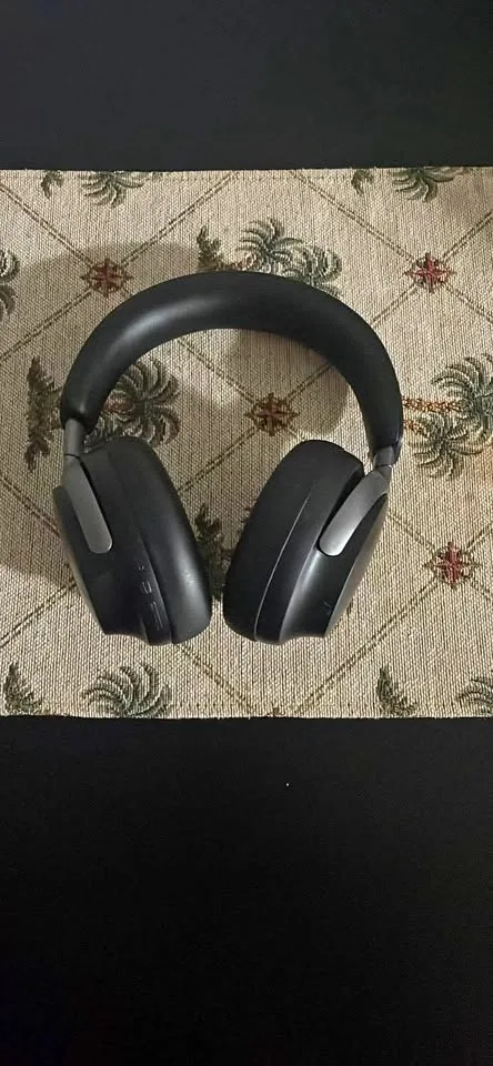 Wireless black headphones with charger and bag