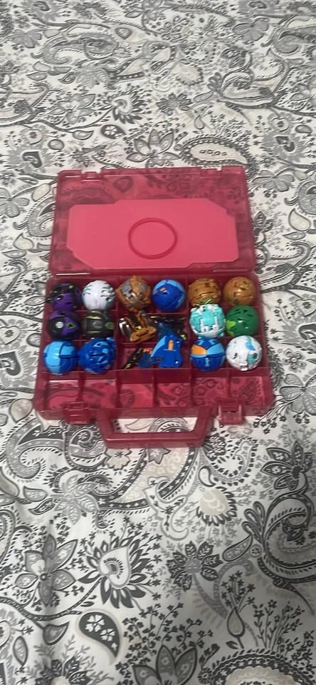 Bakugan stadium with bakugans and case - photo 2