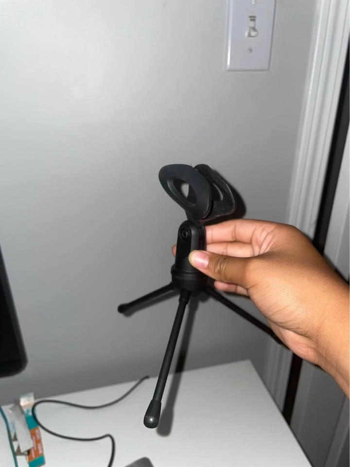 Onn. Wired microphone with stand - photo 3