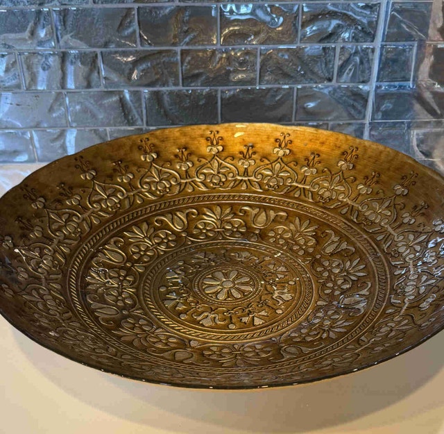 Elegant Amber Gold Embossed Glass Centrepiece Bowl