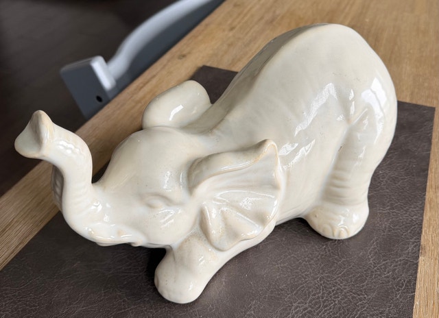 Cream ceramic elephant decor - photo 3