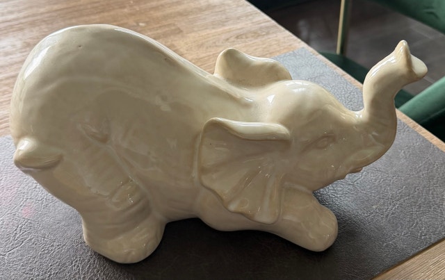 Cream ceramic elephant decor - photo 4