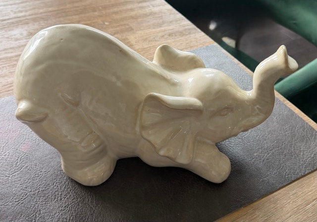 Cream ceramic elephant decor - photo 5