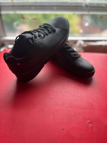 On The Roger Advantage Women's Size 10 Black Sneakers