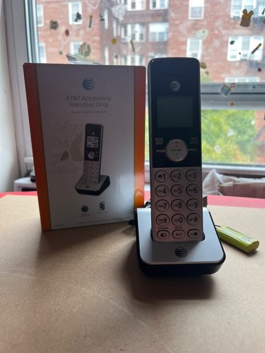 AT&T CL80103 Cordless Phone Expansion Handset - photo 3