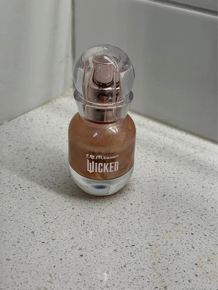 r.e.m. beauty Wicked Galinda Glow Drops Ariana Grande