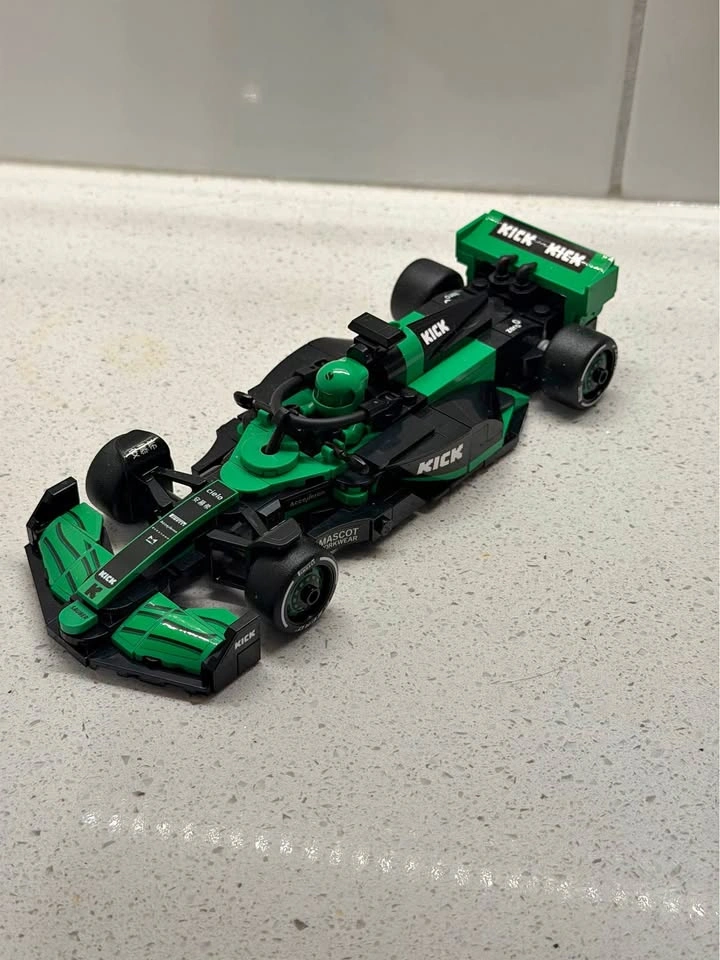 LEGO Speed Champions Sauber F1 Team C44