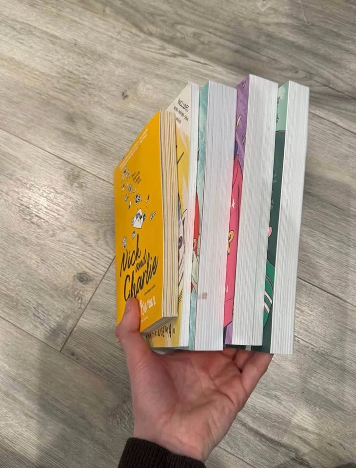 Alice Oseman Heartstopper Book Bundle - photo 4