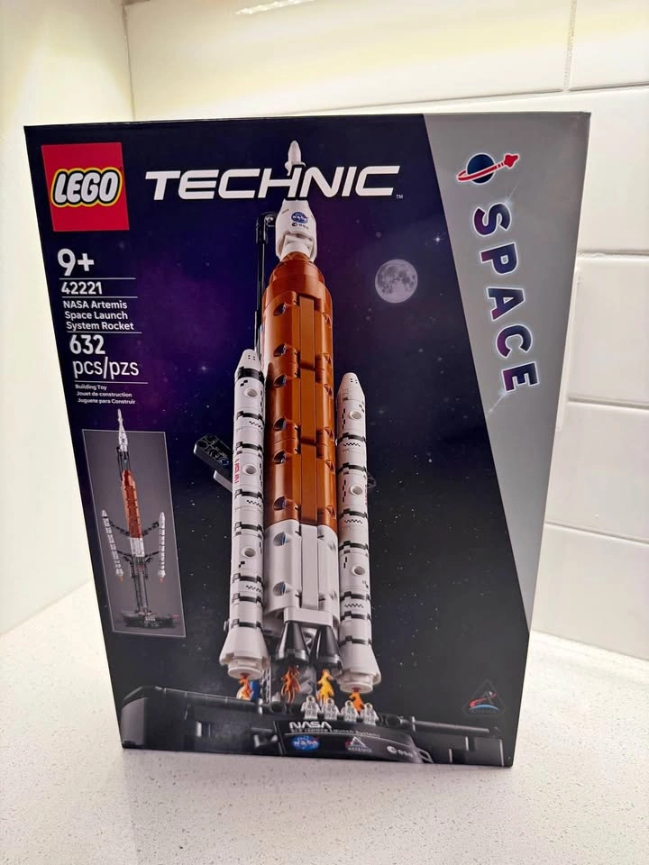 LEGO Technic NASA Artemis Space Launch System Rocket 42221