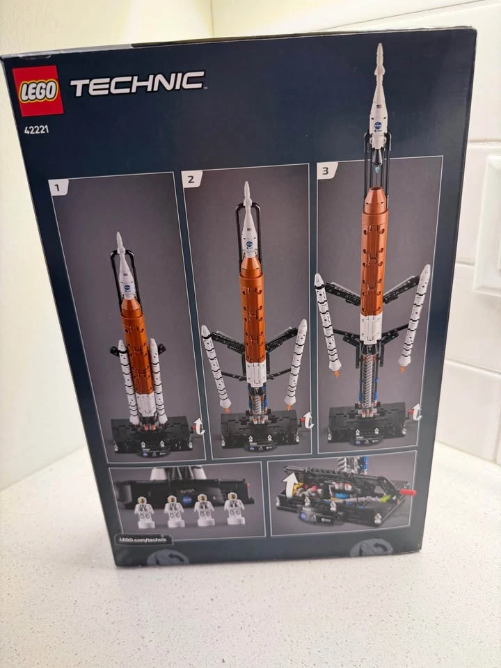 LEGO Technic NASA Artemis Space Launch System Rocket 42221 - photo 3