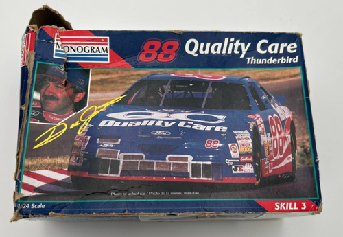 Monogram 85-2472 Dale Jarrett #88 Thunderbird 1/24 Model Kit