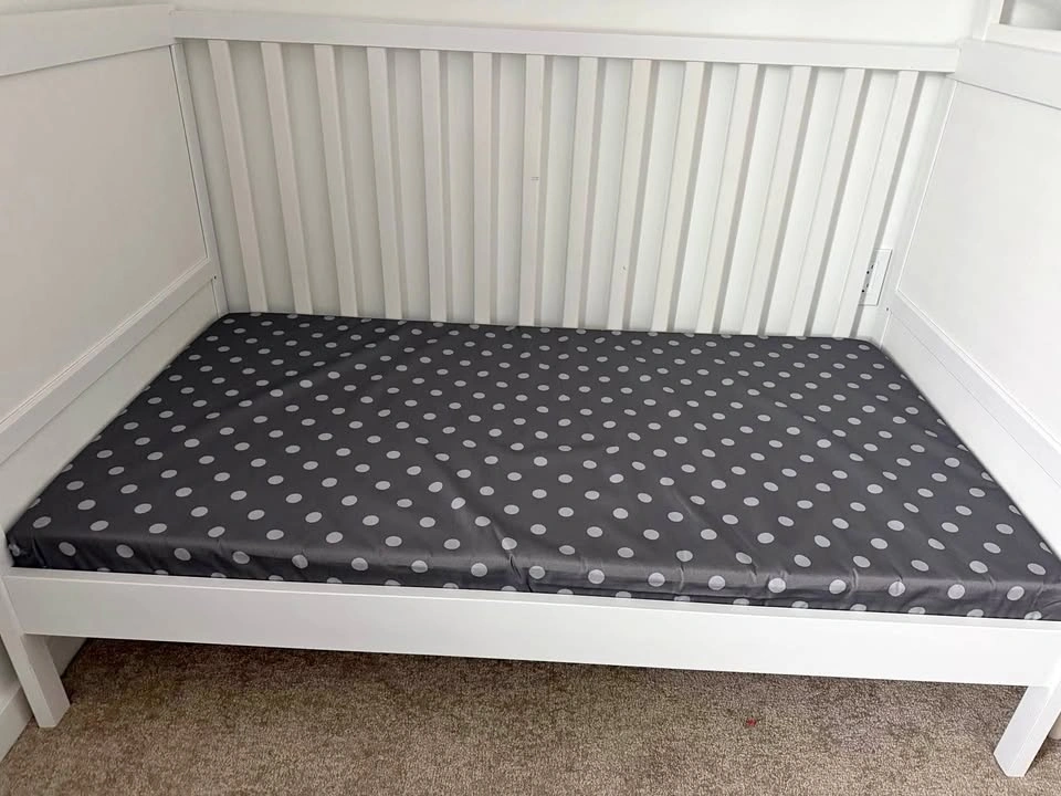 IKEA SUNDVIK Crib