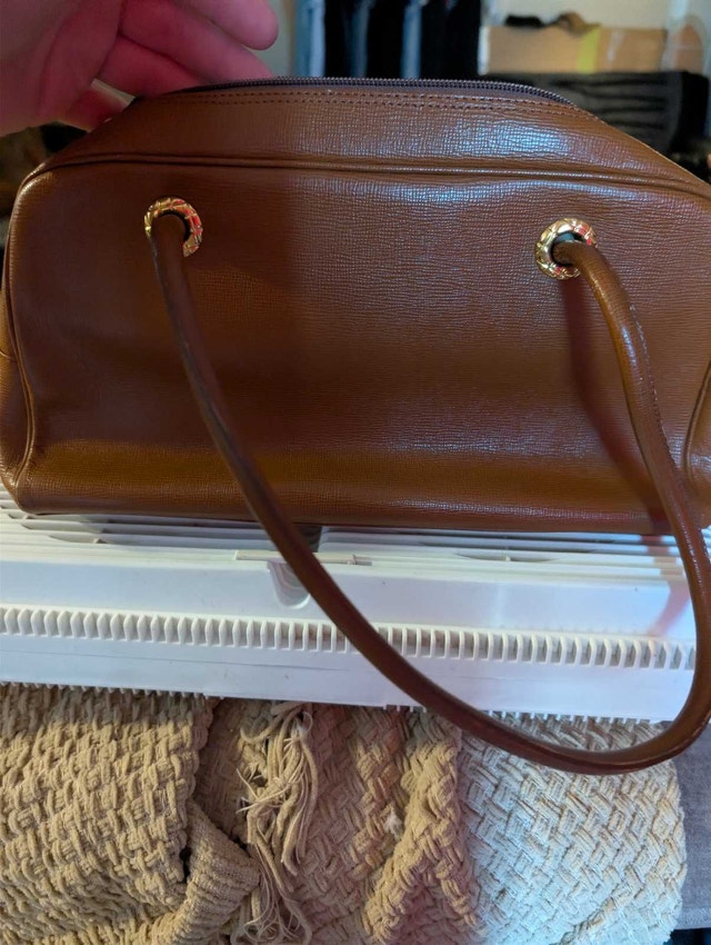 Authentic Burberry Handbag - photo 3