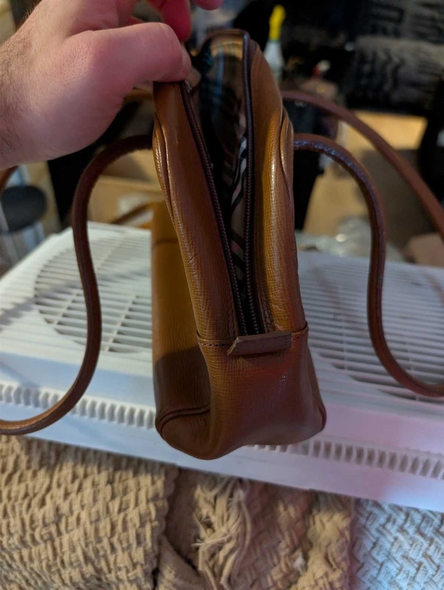 Authentic Burberry Handbag - photo 4