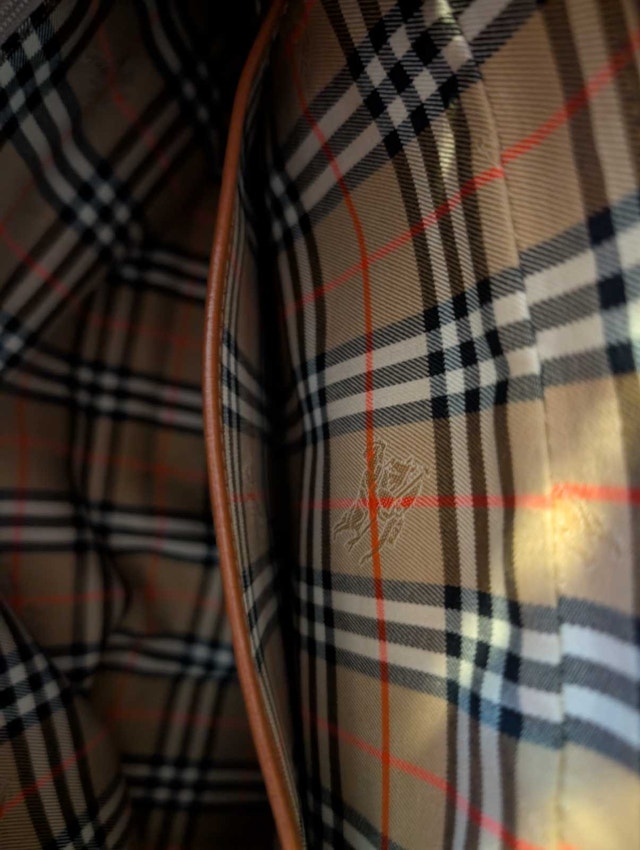 Authentic Burberry Handbag - photo 5