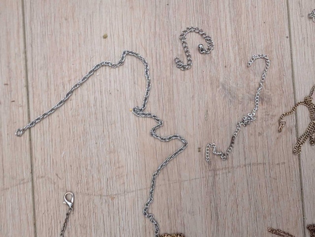 Broken Costume Jewelry Chains - photo 5