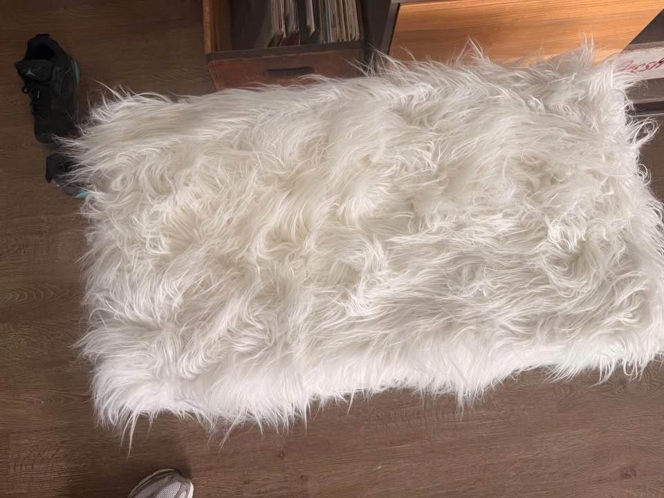 White Faux Fur Bench with Gold Metal Base - photo 5