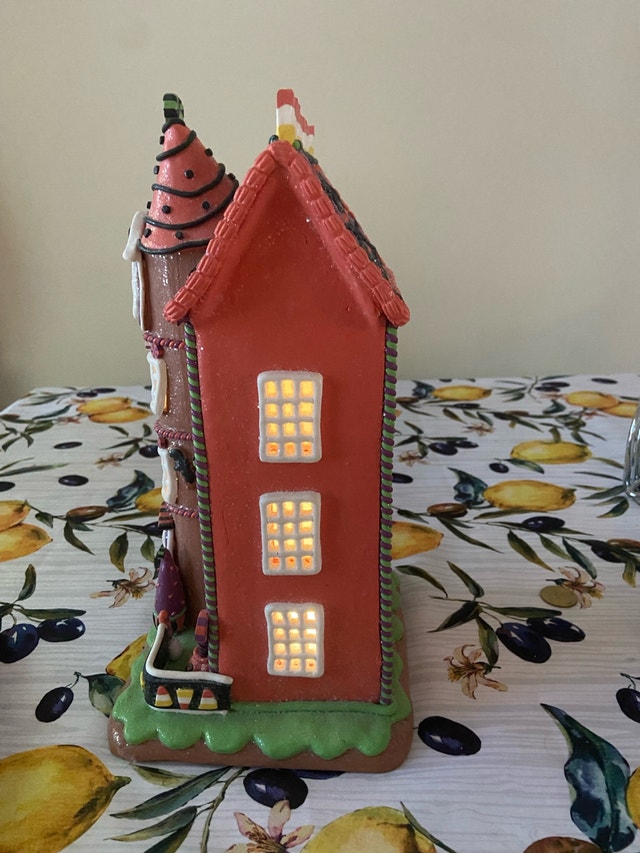 Halloween Light-Up Gingerbread House - photo 3