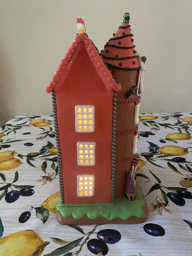 Halloween Light-Up Gingerbread House - photo 4