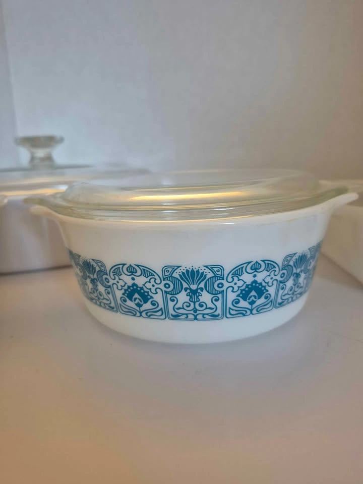 Vintage CorningWare Casserole Dish Set - photo 2