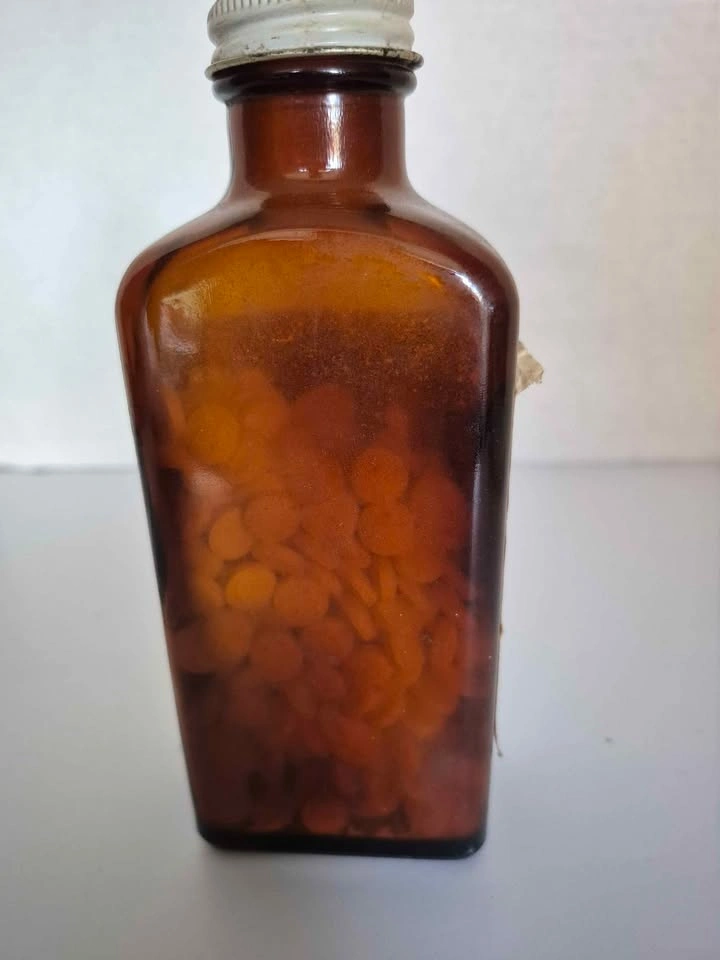 Vintage Eaton's A.S.A. Tablets Bottle - photo 3