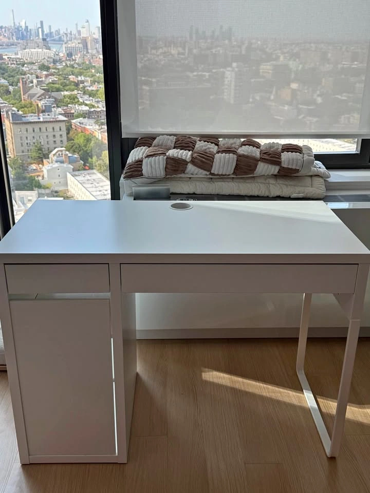 IKEA Micke Desk (White Color)