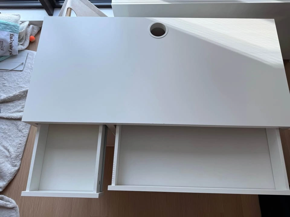 IKEA Micke Desk (White Color) - photo 3