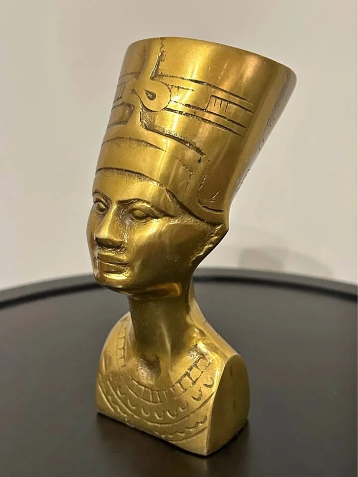 Vintage Brass Nefertiti Bust – Egyptian Revival Décor thumbnail