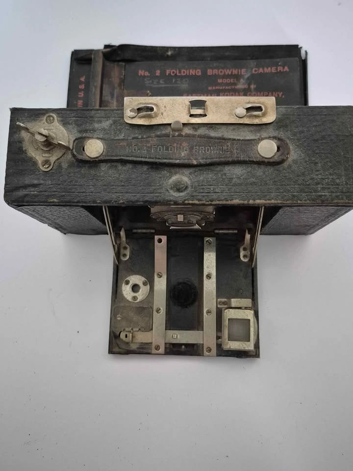 Kodak No. 2 Folding Brownie Model A Camera - photo 2
