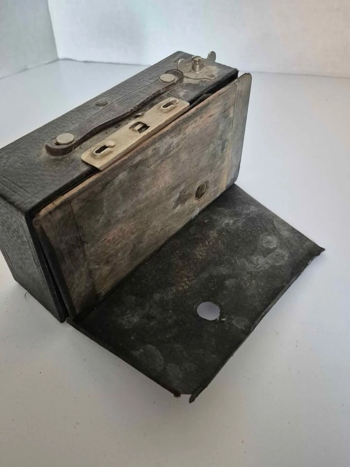 Kodak No. 2 Folding Brownie Model A Camera - photo 3