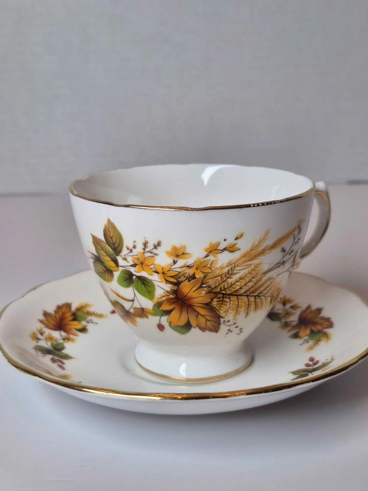 Vintage Mixed Lot Tea Cups and Saucers - photo 4