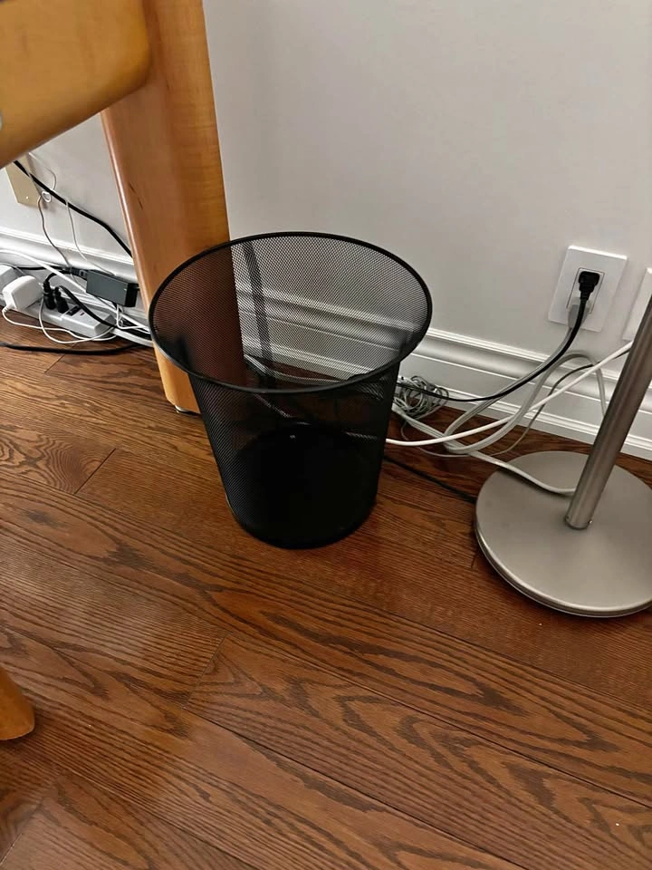 Black Wire Mesh Wastebasket